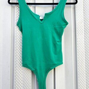 Zenana Green Seamless V-Cut Soft Stretchy Bodysuit Size Small NWOT